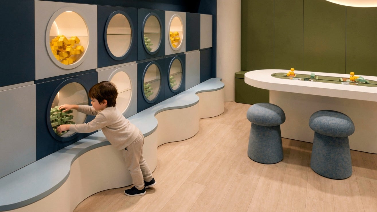 Render de Happy Land, el área infantil del nivel 7: juegos con tobogán, piscina de pelotas y columpios. Imagen ilustrativa.
