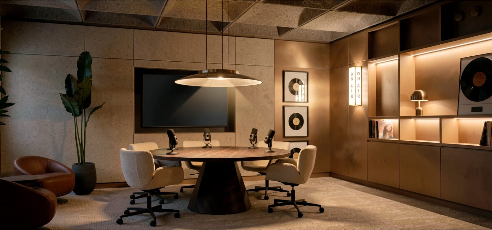 Render del On Air Studio: mesa redonda con micrófonos, paneles de madera y lámpara colgante. Imagen ilustrativa.